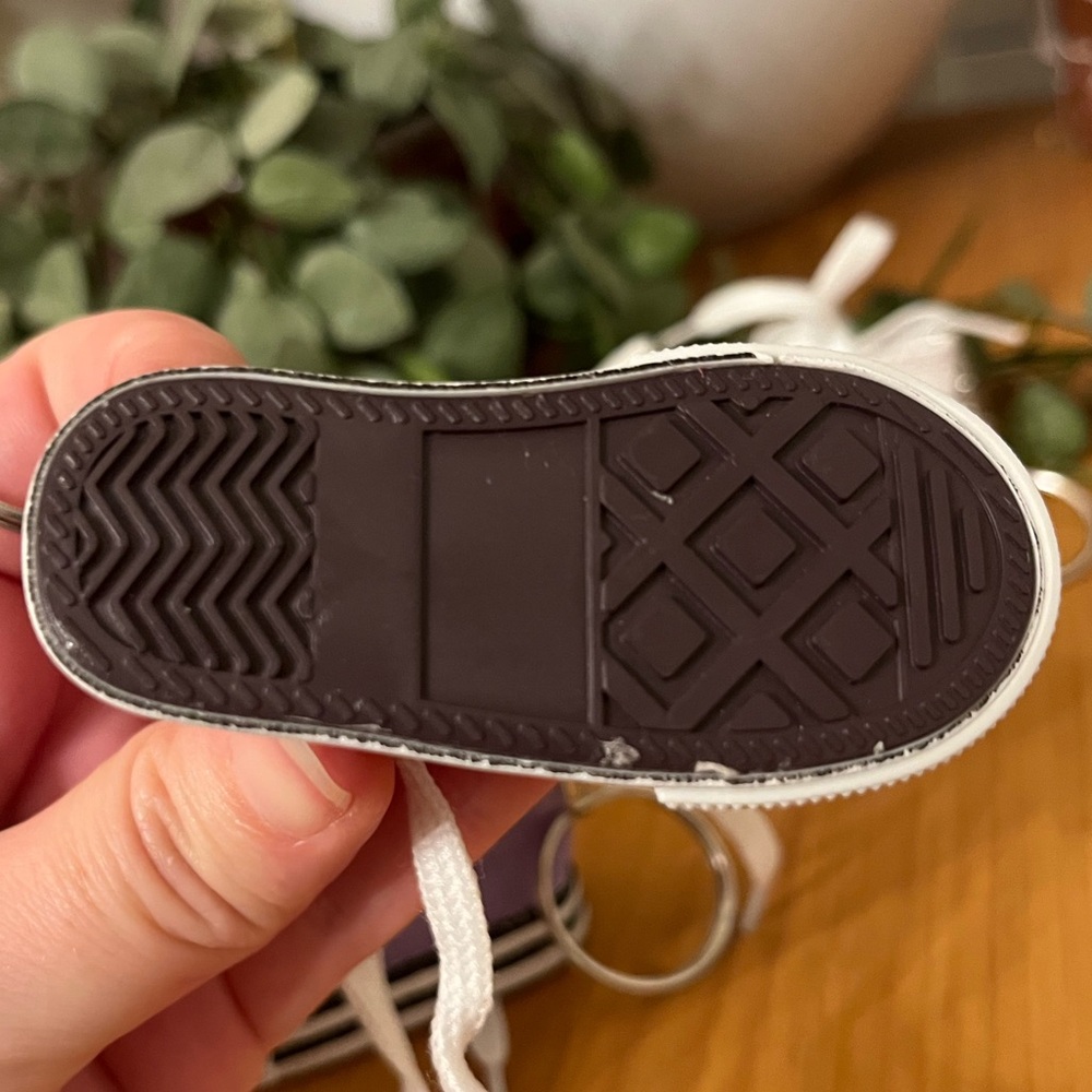 Canvas Sneaker Keychain - Assorted Colors NWOT - Picture 3 of 4